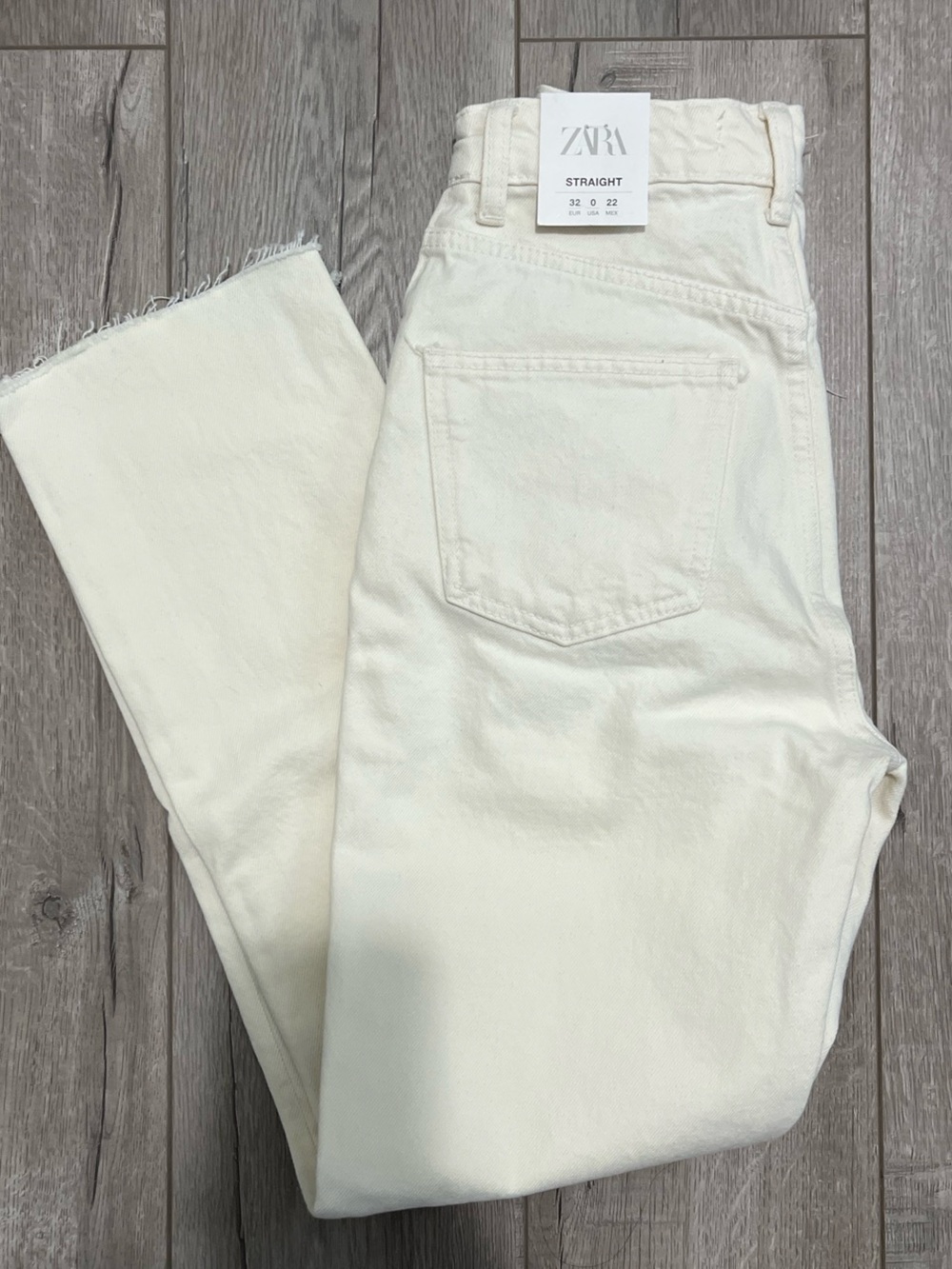 Zara Straight Leg Jeans in Off-White/Cream